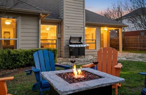 Cedar Park House | NEW! Stylish Home Arcade & Fireplace Sleeps 10