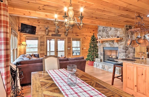 Talking Rock Cabin | NEW! Talking Rock Cabin w/ Fire Pit & Mtn Views!