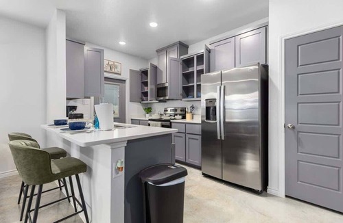 Temple House | NEW Temple, 12 BD Contractor & Group Friendly