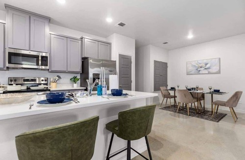 Temple Condo | NEW Temple Home | 6 Bds | 2 BA | PowerPlant | VA Hospital | 1 Story Wi-fi + Park