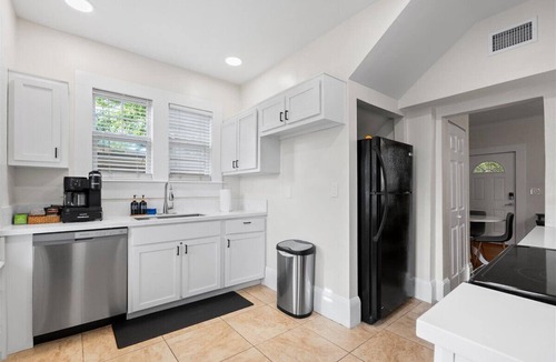 Southbank House | NEW! The River Palm-Downtown San Marco/JAX -Spa-Firepit- Pet Friendly