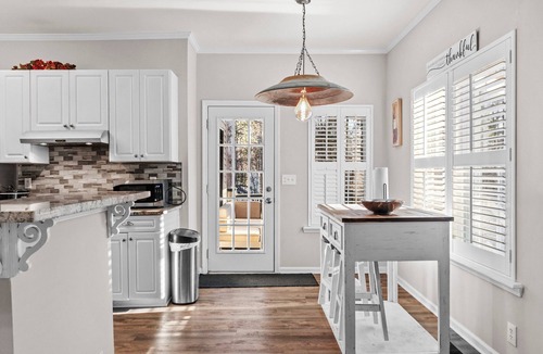 Jefferson House | New to Vrbo! Jefferson Poolside Escape w/pool!