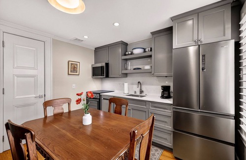 Historic Downtown Savannah Apartment | Newly Built Executive Rental in Heart of Historic District by Lucky Savannah