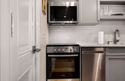 Historic Downtown Savannah Apartment | Newly Built Executive Rental in Heart of Historic District by Lucky Savannah