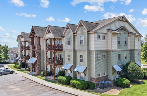 Seneca Condo | NEWLY FURNISHED 4BR/4BA condo 8 mins from Memorial Stadium 15 mins from Clemson!