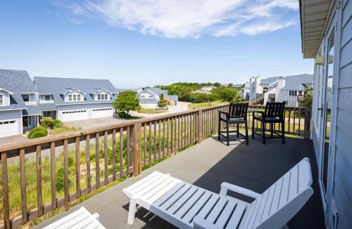 Southern Shores House | Newly Listing Renovated bungalow steps from water