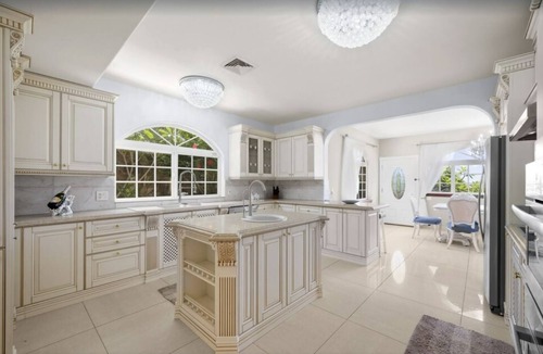 Kamehame Ridge House | NEWLY REMODELED Mansion with Central A/C, Pool & Jacuzzi overlooking the Ocean