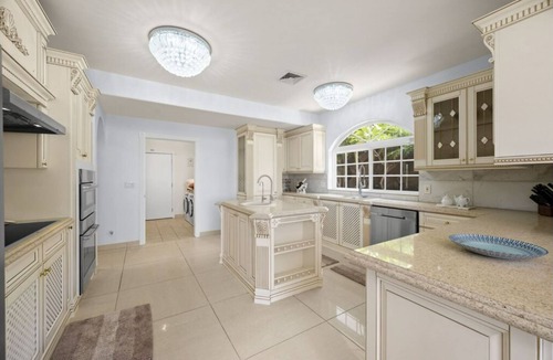 Kamehame Ridge House | NEWLY REMODELED Mansion with Central A/C, Pool & Jacuzzi overlooking the Ocean