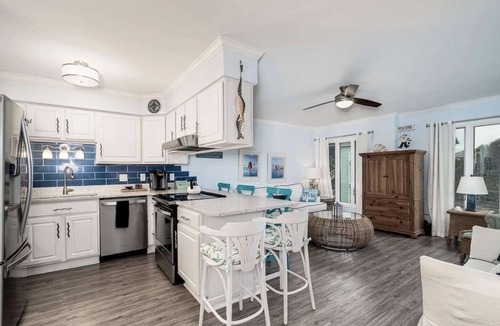 Emerald Isle Condo | Newly remodeled second floor condo at Pebble Beach