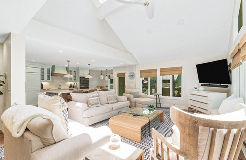 Beach Lagoon Villa | Newly renovated 3 Bedroom property with poolside views