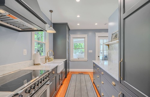 Eastport House | Newly Renovated 2-Bedrom Eastport Home - Park in the Drive and Walk to Downtown