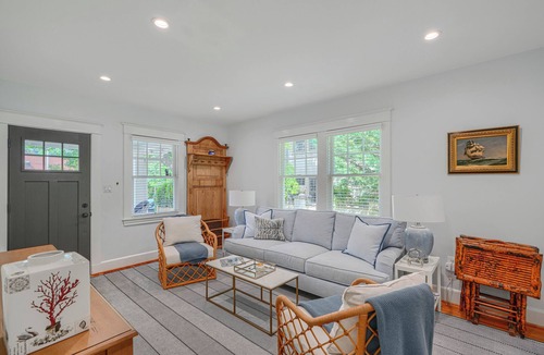 Eastport House | Newly Renovated 2-Bedrom Eastport Home - Park in the Drive and Walk to Downtown