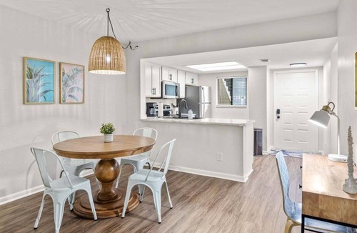 Montgomery Condo | Newly Renovated 2bd/2ba Condo *Pool* 30+ Day Stays
