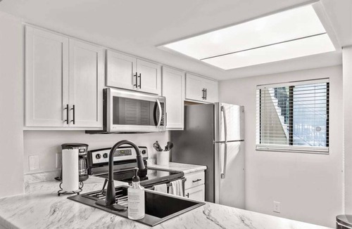 Montgomery Condo | Newly Renovated 2bd/2ba Condo *Pool* 30+ Day Stays