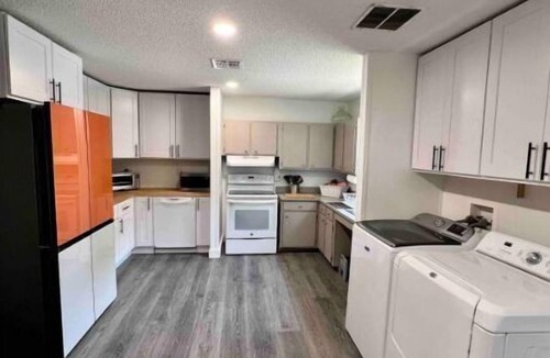 Colington House | Newly Renovated 6 Miles to Beach King Beds & No Cleaning Fee!