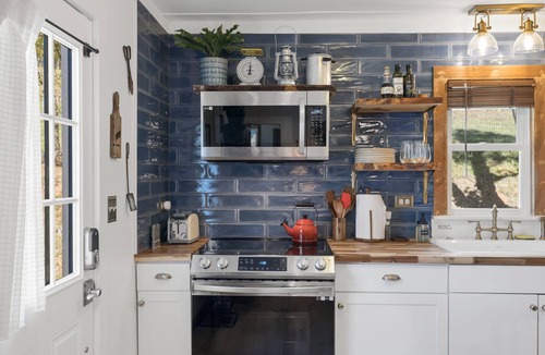 Weaverville House | Newly Renovated and Charming 1915 Farmhouse on the Ivy River