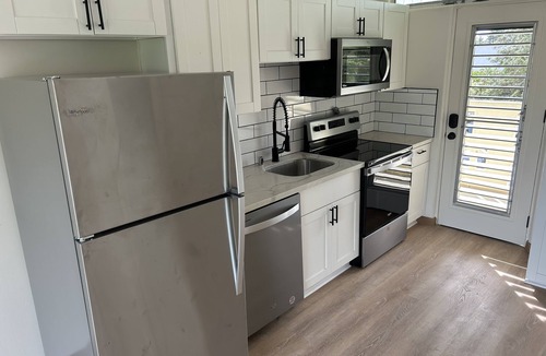 Makaha Apartment | Newly Renovated Beachfront Studio with Free Parking and All-in-one Washer/Dryer
