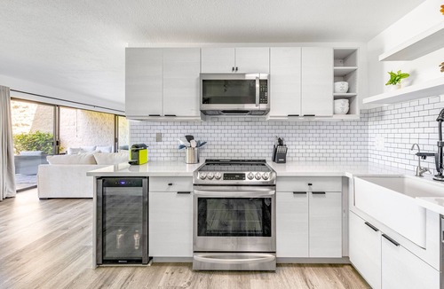 Keauhou Condo | Newly Renovated Condo with SUP Paddle Boards and Golf Clubs Included