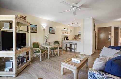 Wailua Apartment | Newly Renovated condo with pool and hot tub - short distance from the beach