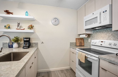 Wailua Apartment | Newly Renovated condo with pool and hot tub - short distance from the beach