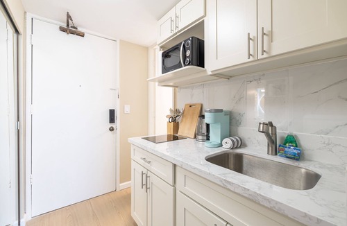 McCully - Moiliili Condo | Newly Renovated! Cozy Studio Near Beach & Mall!