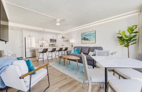 Waikiki Condo | Newly renovated, Free Parking, One block to Waikiki Beach