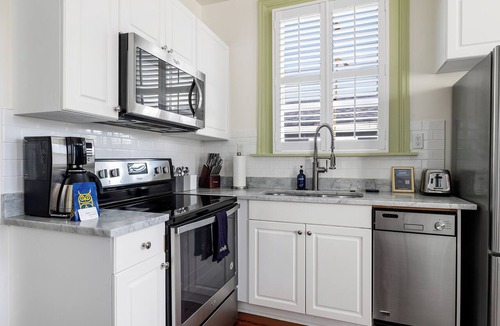 Cannonborough Elliotborough Apartment | Newly Renovated Historic Treasure | The Sazerac
