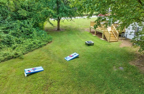 Charlotte House | Newly Renovated Home Huge Backyard w/New Porch/Deck 4BR/2BA - 2mi from Uptown