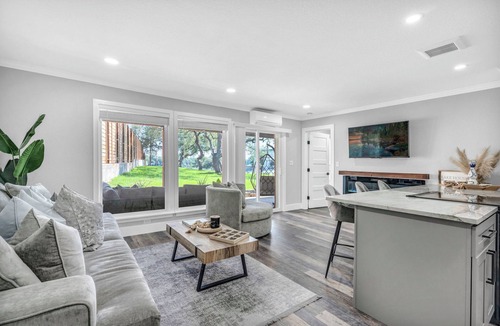 Granite Shoals Condo | Newly renovated luxurious Lake View Getaway
