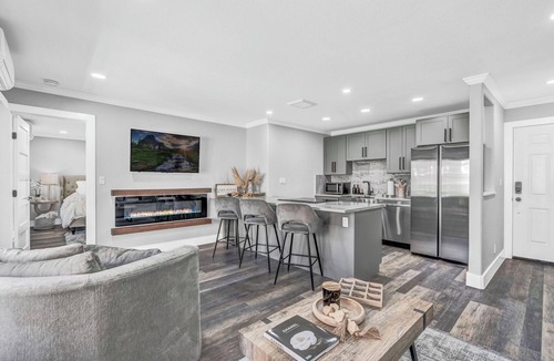 Granite Shoals Condo | Newly renovated luxurious Lake View Getaway