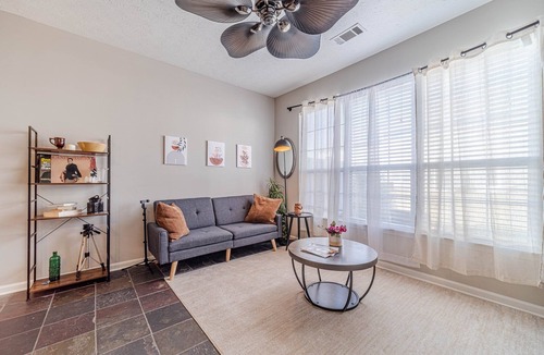 Flowery Branch House | Newly Renovated Cozy Townhome near Lake Lanier/2 Bed, 2.5 Baths Flowery Branch