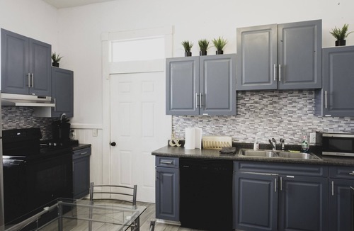 Metropolitan House | Newly Renovated Victorian Home in Downtown SAV