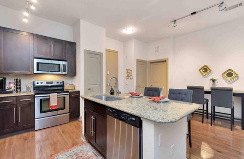 Texas Medical Center House | 🚨Nice 2 bed 2 bath apt near NRG & Med Center 🚨