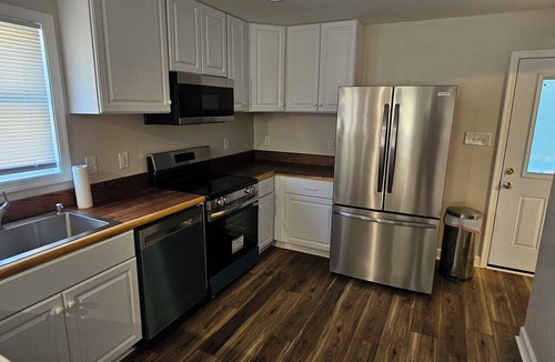 Dutton House | Nice 3-bedroom house with AC in peaceful Hartfield