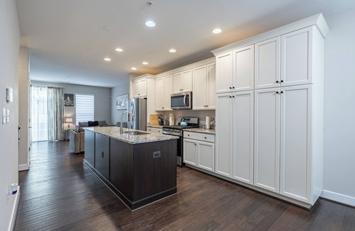 Northeast House | NICE Gorgeous Townhouse 4BR with Private Garage