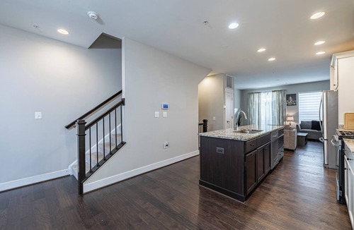Northeast House | NICE Gorgeous Townhouse 4BR with Private Garage