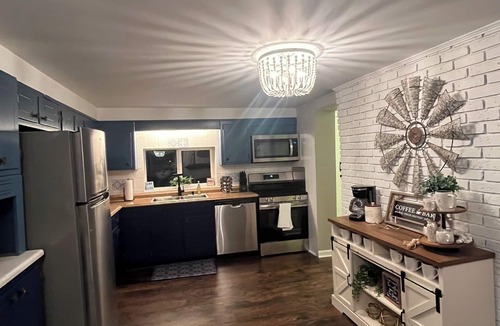 Jackson House | No wake zone, flat lot, dock, fire pit, 5 beds, sleeps up to 8