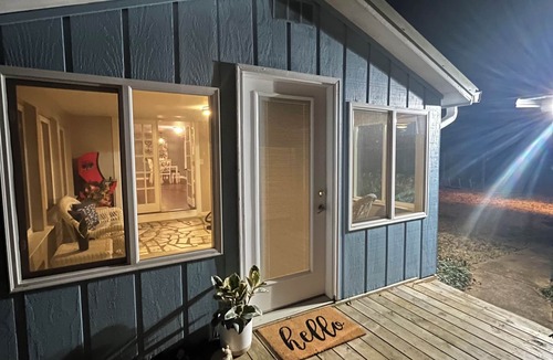 Jackson House | No wake zone, flat lot, dock, fire pit, 5 beds, sleeps up to 8