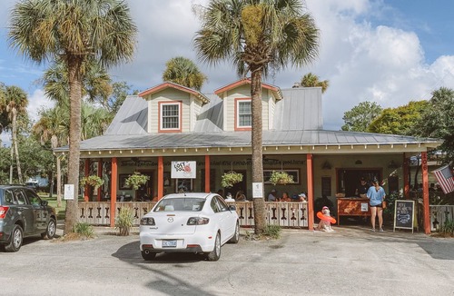 Folly Beach Condo | nOcean View Beachwalk Villa-Center of Everything CLOSE TO BEACH , PIER, DINING
