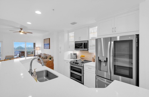 North Forest Beach Villa | North Forest Beach Penthouse | Walk to Coligny | Rooftop Pool | Renovated