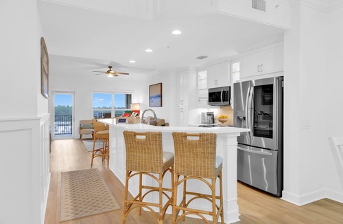 North Forest Beach Villa | North Forest Beach Penthouse | Walk to Coligny | Rooftop Pool | Renovated
