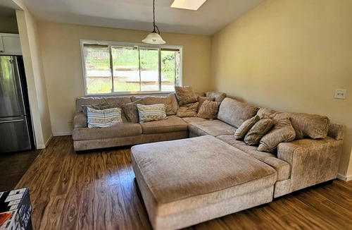 Haleiwa House | North Shore 3 Bedroom Ocean View walking distance to Waimea Beach with AC,