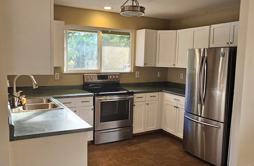 Haleiwa House | North Shore 3 Bedroom Ocean View walking distance to Waimea Beach with AC,