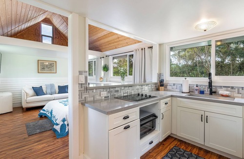 Mokuleia House | North Shore Gated LUX Estate 1 block to Sandy Beach | House + 2 cottages