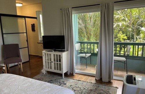 Pauwela Bed & Breakfast | North shore Maui ocean view B and B room 3