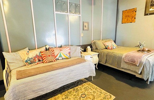 Canton Cabin | Nostalgic Fun in Canton, TX - Sleeps 5