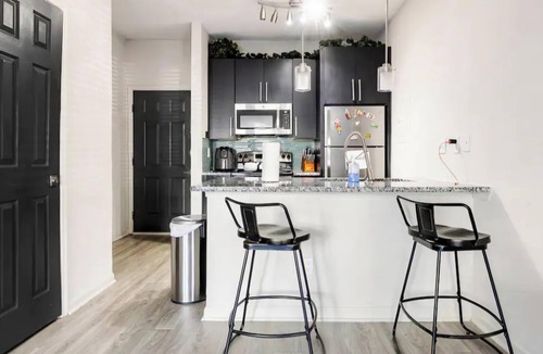 Atlanta Apartment | Nova Pocket! A Stylish Studio Near Everything with Great Amenities!