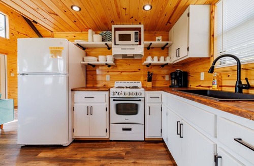 Uvalde Cabin | Nueces Riverfront Treehouse