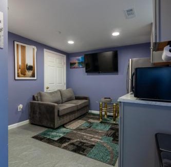 Montpelier Apartment | NYC Living Style in Laurel