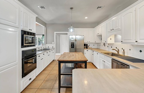 Crawford House | Oak & Anchor Villa Pool & Spa Waco/Baylor/Magnolia